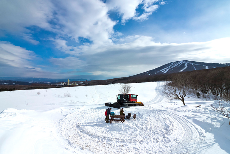 雪地履带车巡游