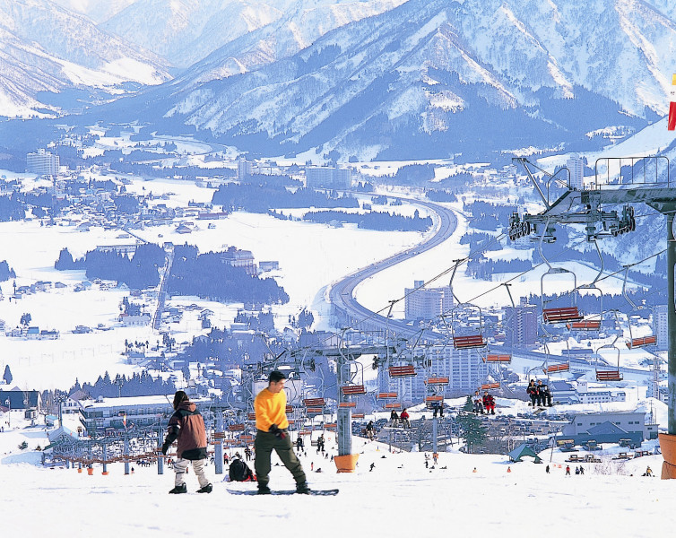 石打丸山滑雪场(新潟县)